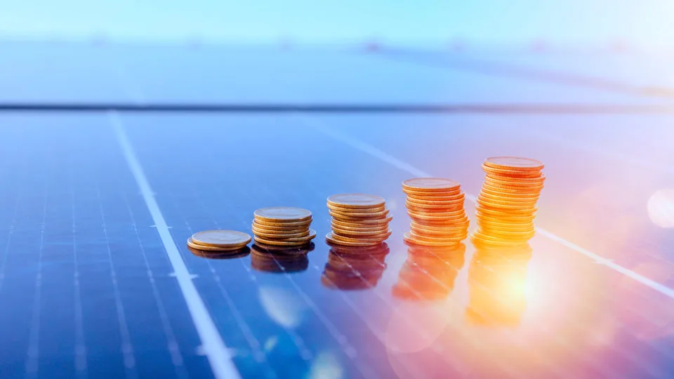 A energia solar pode ser armazenada nos sistemas on grid e off grid