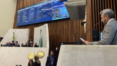 Da tribuna, Fabio Oliveira pediu a renúncia de Traiano da presidência da Alep.