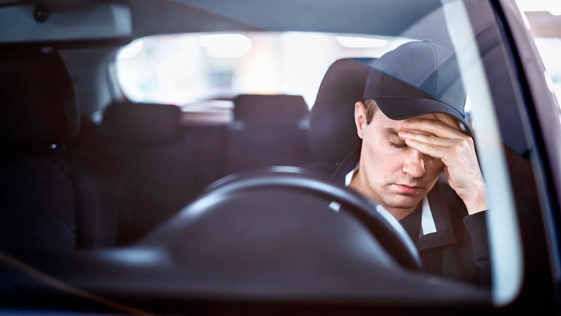 Além das penalidades tradicionais, o condutor que for pego praticando em certas ações ainda tem a multa multiplicada