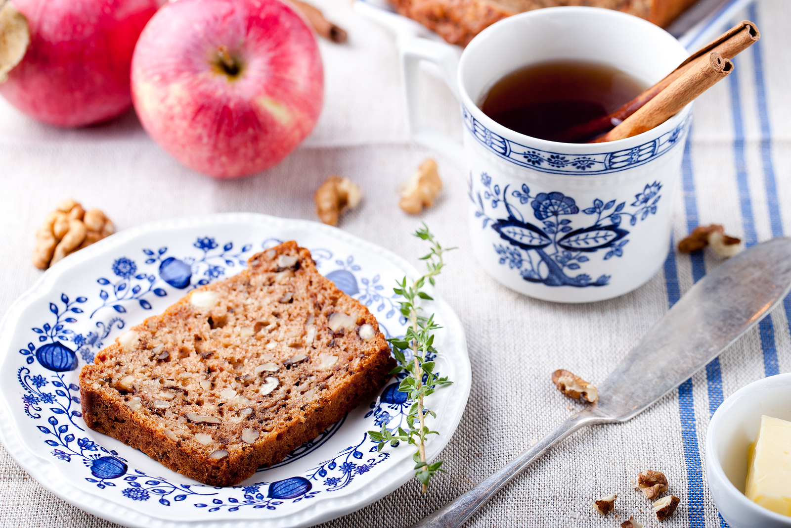 Maçã, pistache, frutas secas e especiarias dão sabor de Natal a bolo sem glúten e sem lactose. Veja receitas saudáveis para as festas de fim de ano!