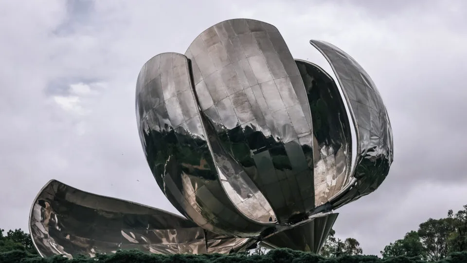 Floralis - Argentina - tempestade - ponto turístico - Buenos Aires - temporal