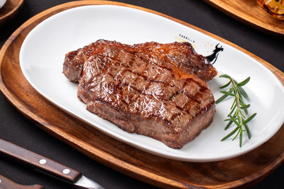 Restaurante trabalha com carnes 100% Angus.