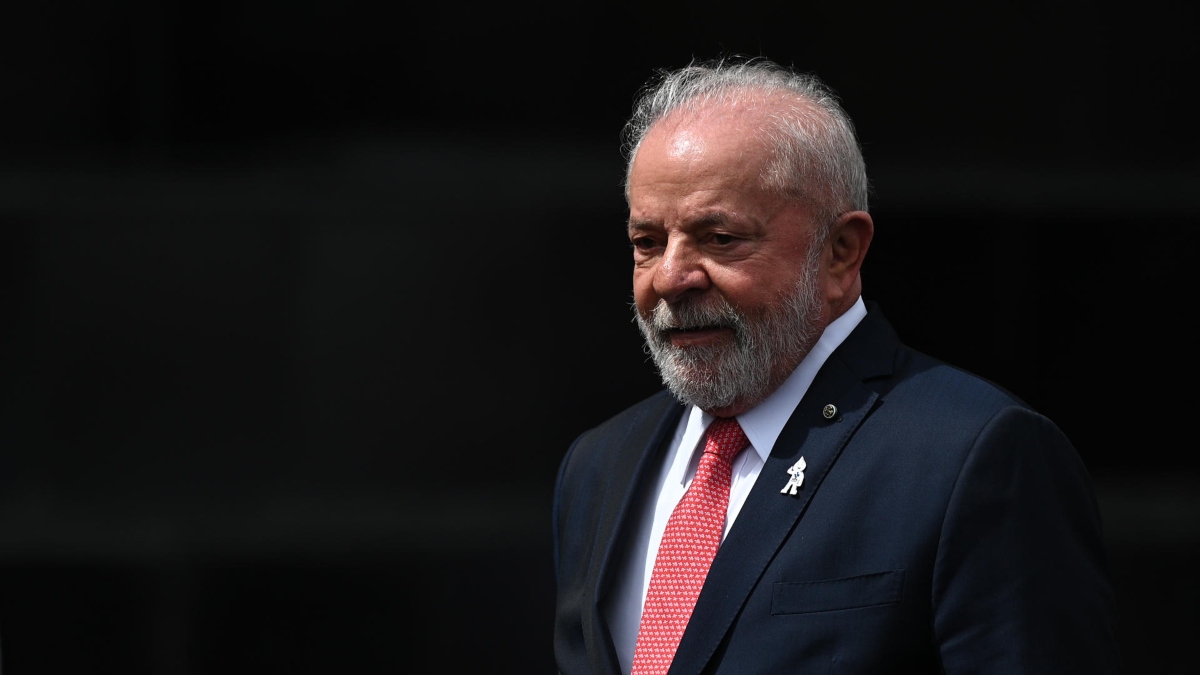 Aprovação de Lula caiu de 52% para 44% entre janeiro e dezembro, principalmente entre eleitores jovens de classe média.