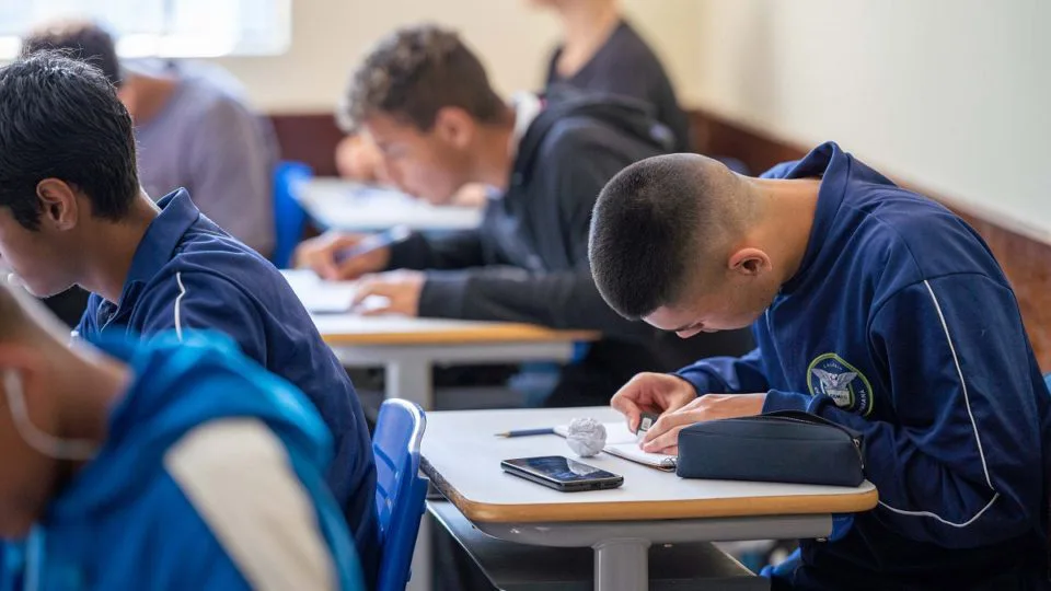 O Paraná terá 312 escolas cívico-militares em 2024.