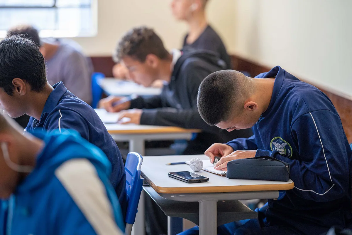 O Paraná terá 312 escolas cívico-militares em 2024.