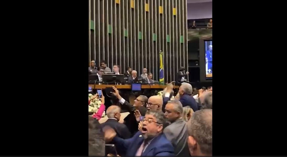 De Elena Ferrante a Bob Dylan: veja 427 livros que devem sair no Brasil em 2017