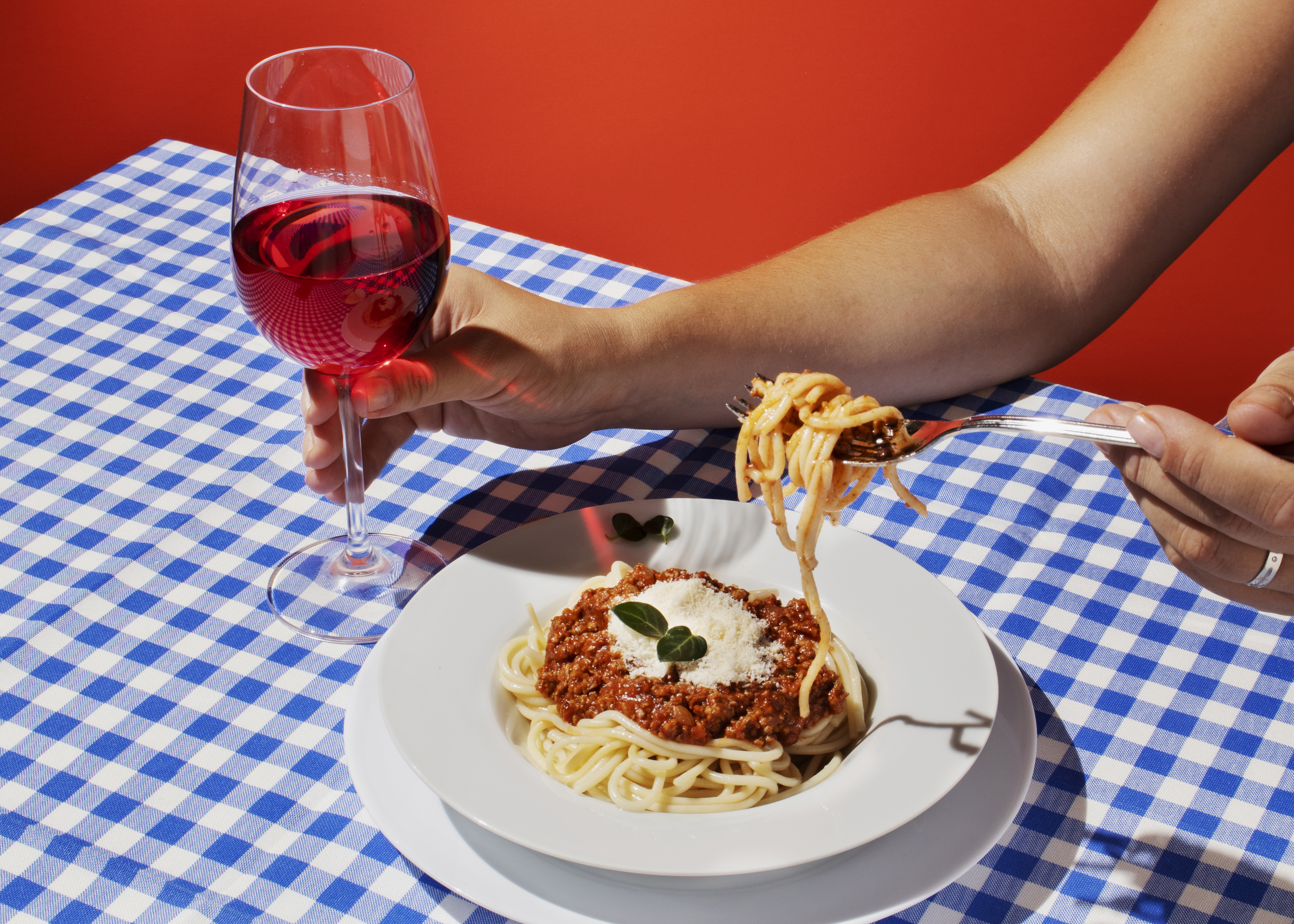 A combinação entre vinhos e massas é frequente na Itália.