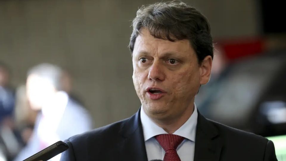 Tarcísio de Freitas (Republicanos) enfrentou desafios ao longo de 2023 em vários campos políticos.