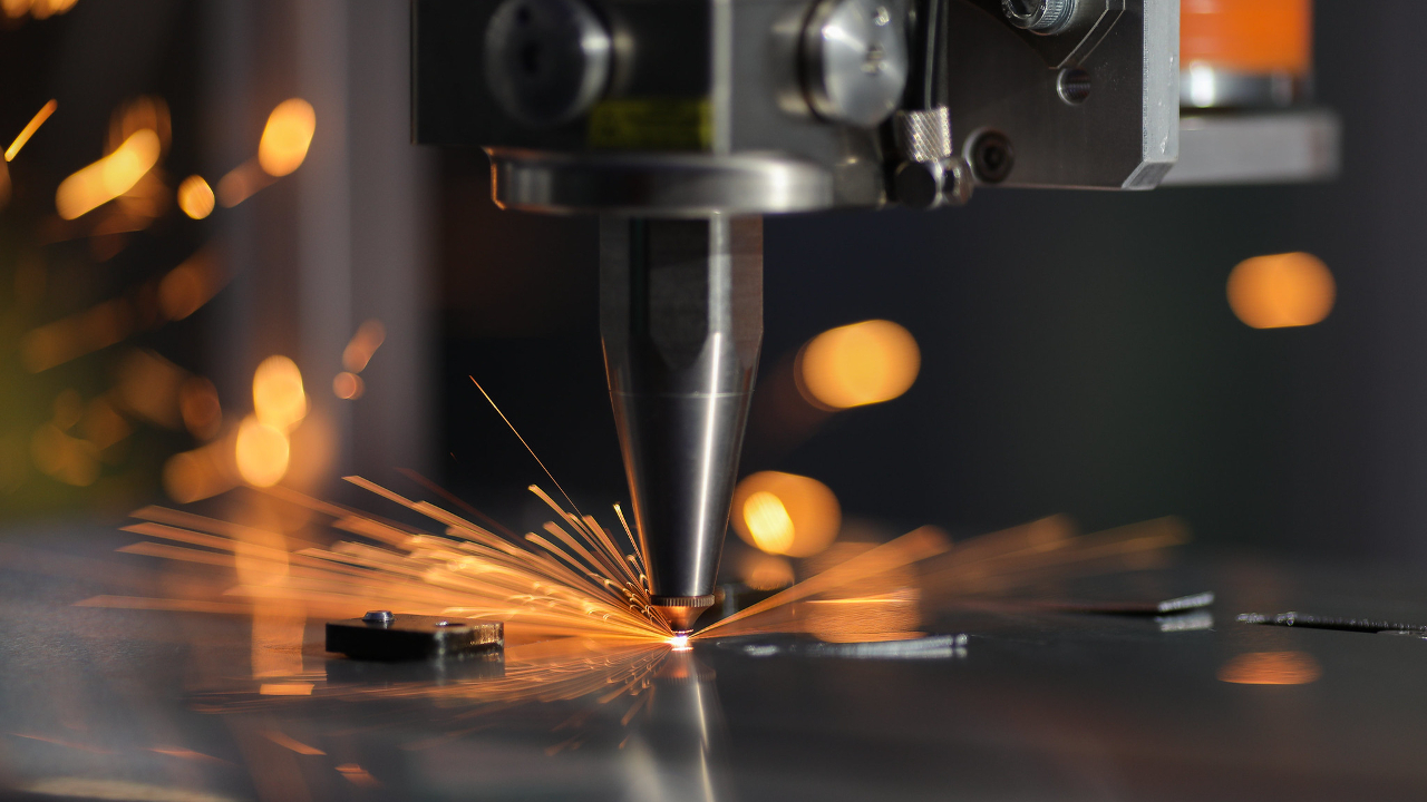 Baixo investimento em máquinas e equipamentos inibe o crescimento do PIB nos próximos anos.