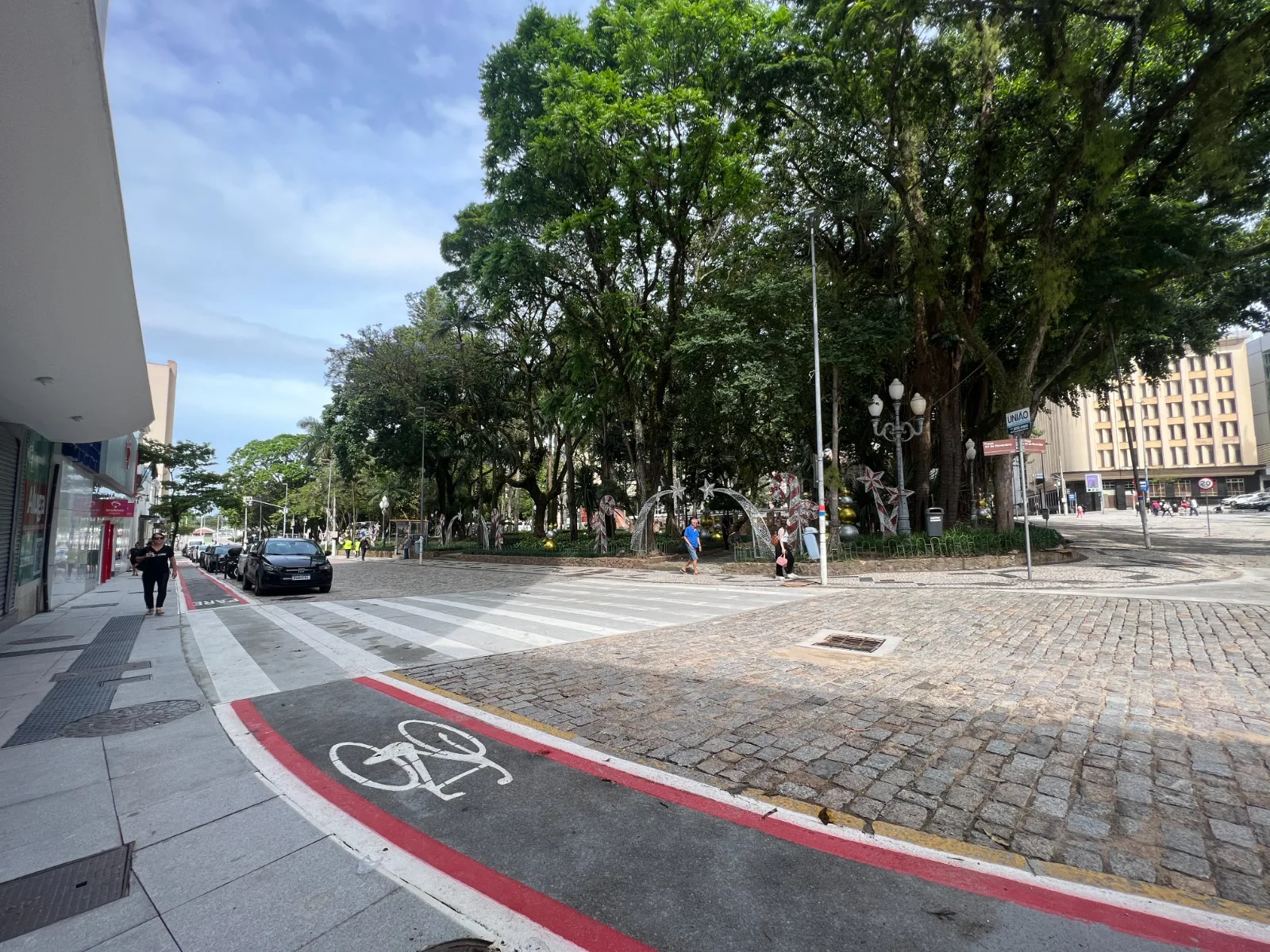 Em novembro, foi implantada uma ciclofaixa na Rua dos Ilhéus, no Centro, até o Terminal Cidade de Florianópolis.