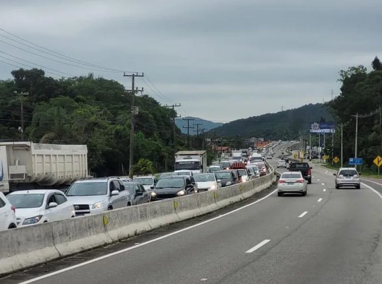 SC-401 parada, sentido centro da cidade, em 4 de dezembro