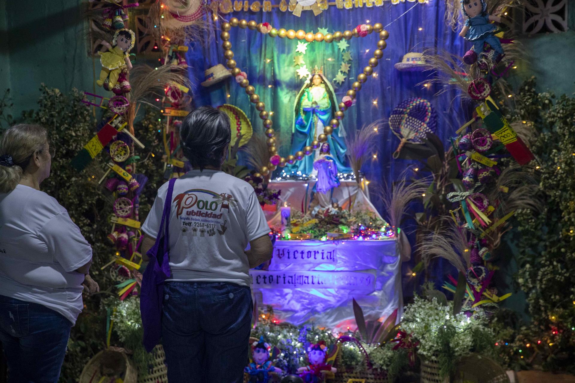 Sob perseguição de seus líderes pela ditadura, católicos de Manágua oram em celebração tradicional da “Gritería”, festa popular em homenagem à Imaculada Conceição de Maria, no dia 7 de dezembro de 2023.