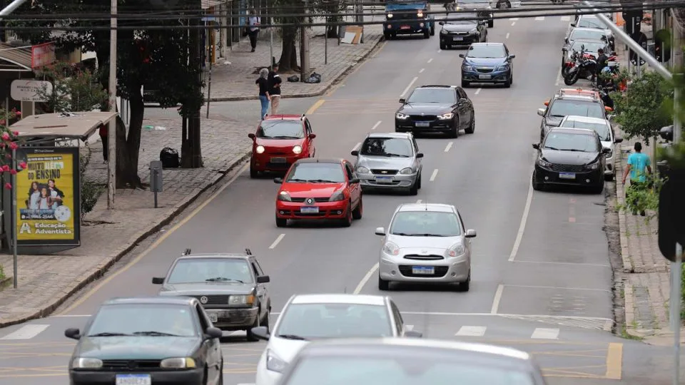 Para carros e motos, a alíquota do IPVA 2024 no Paraná é de 3,5%.