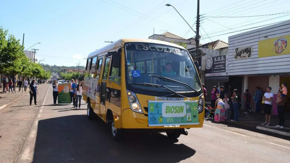 O biodiesel produzido pelas estudantes abasteceu um ônibus de transporte escolar de Assaí por uma semana.