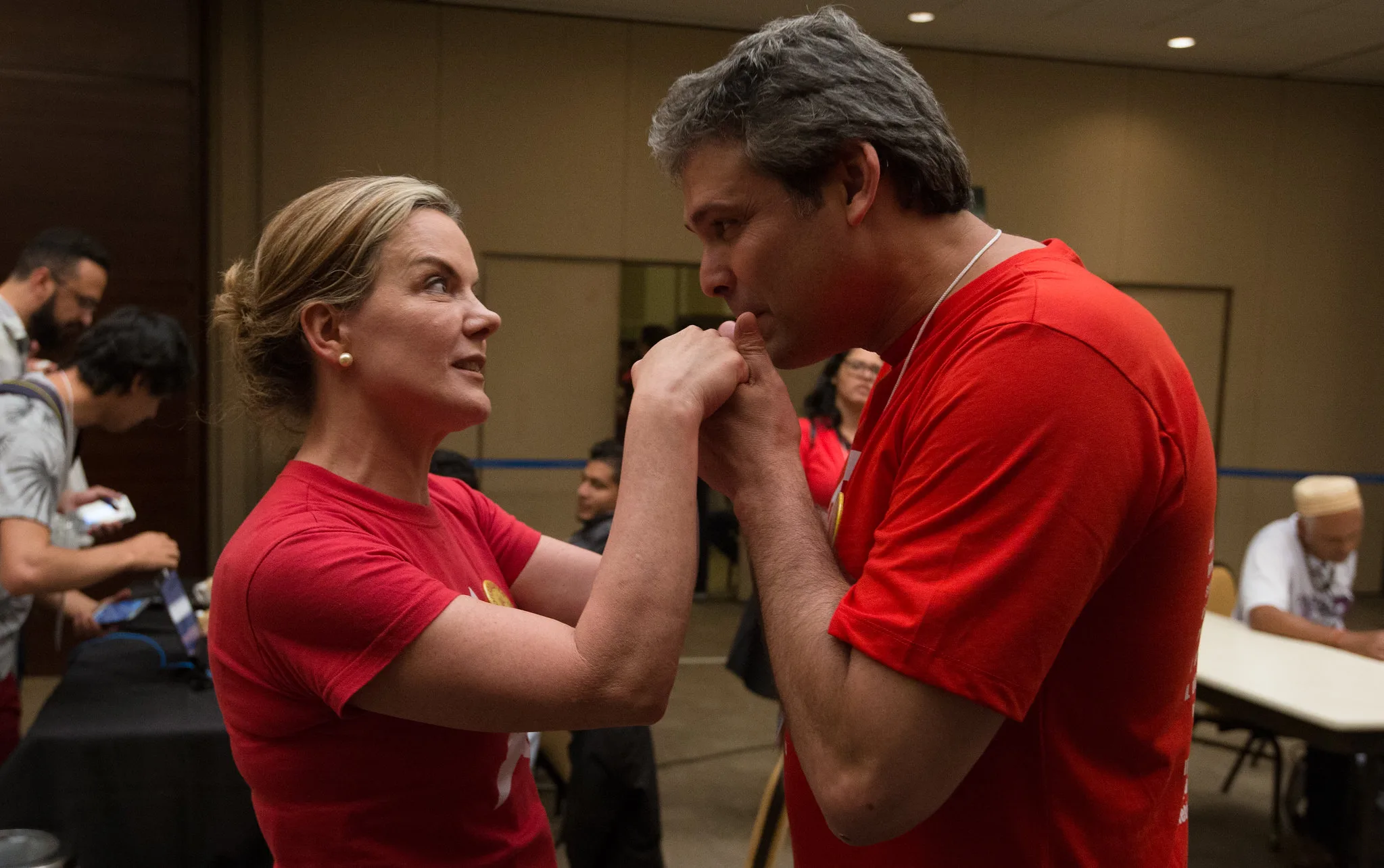 Deputados petistas, Gleisi Hoffmann e Lindbergh Farias são namorados.