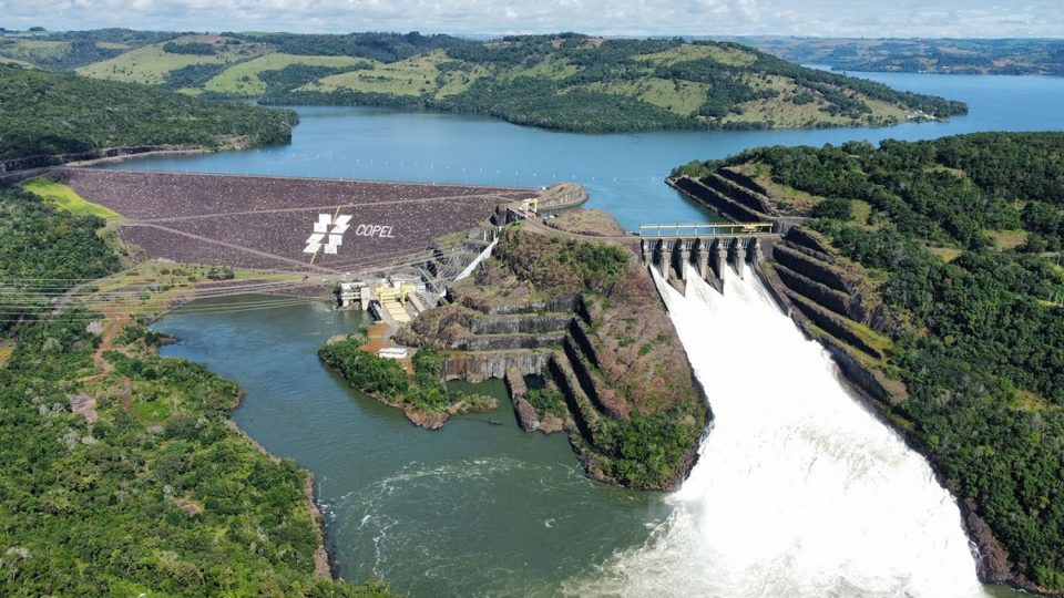 Mercado livre de energia pode possibilitar economia de até 35% na conta de luz.