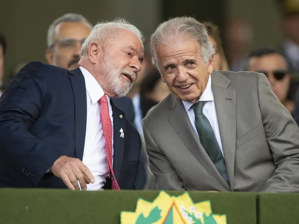 O ministro da Defesa de Lula, José Múcio Monteiro,  é uma das vozes solitárias do governo que não vê tentativa de golpe de Estado no 8 de Janeiro.