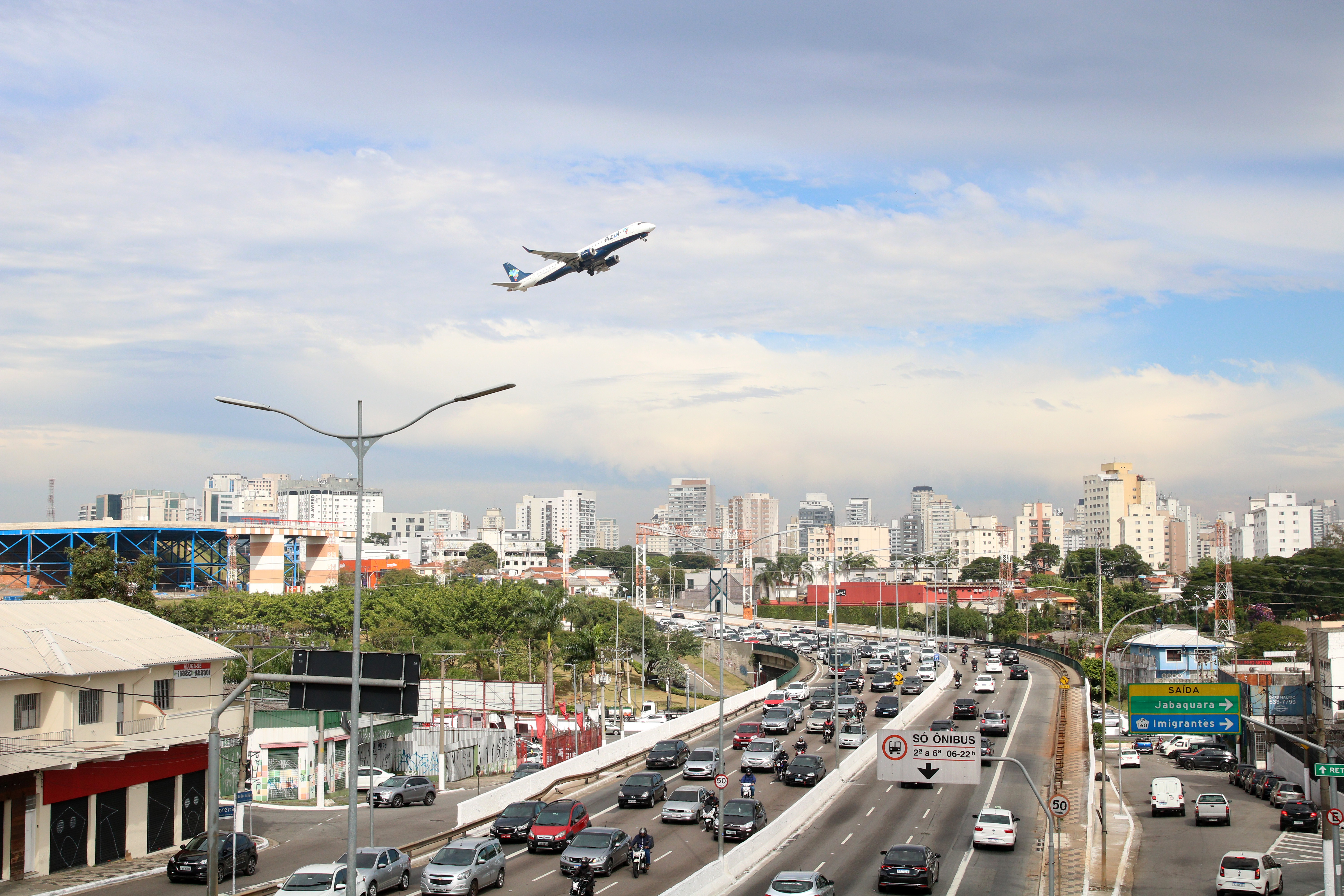 Os aeroportos de Congonhas, Guarulhos e Brasília são responsáveis por 35% dos passageiros em voo no país.
