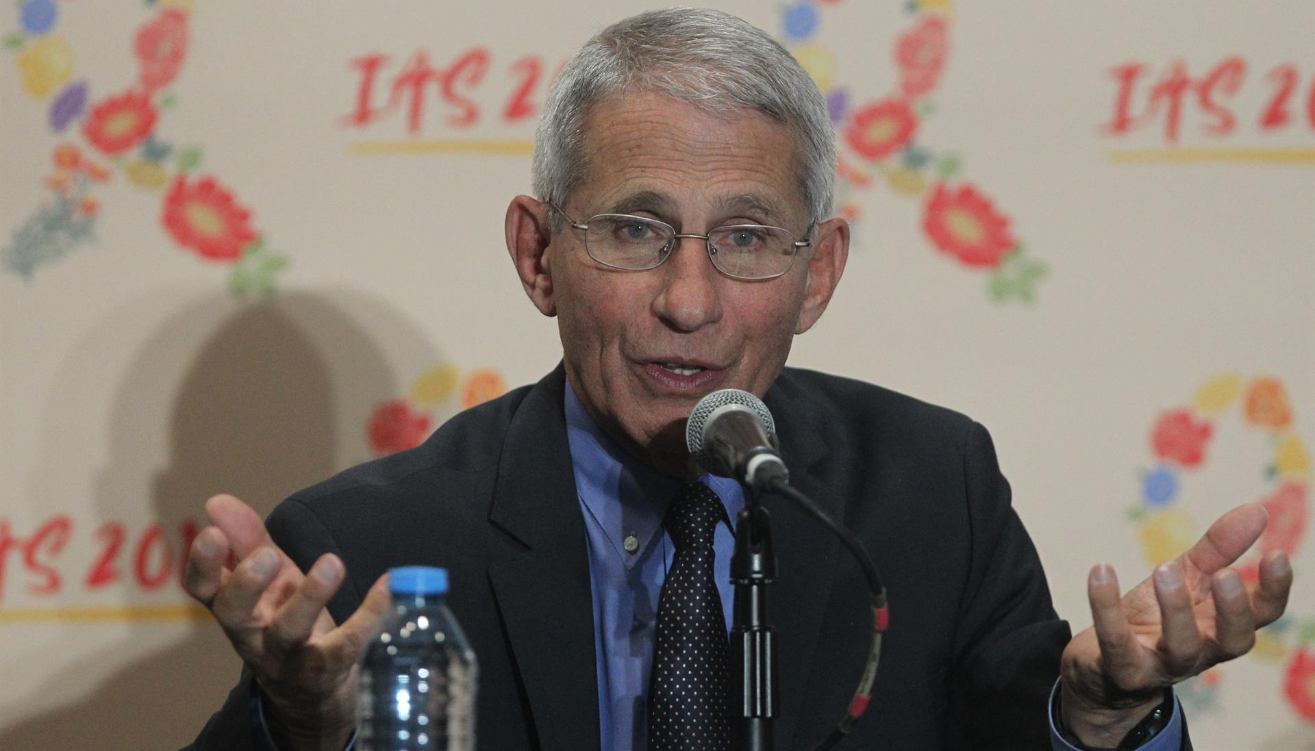Anthony Fauci em evento da Cidade do México, 2019. Ele diz não se lembrar de detalhes sobre projetos de financiamento de pesquisa com vírus na China com verbas do instituto estatal americano que ele presidiu durante a pandemia.