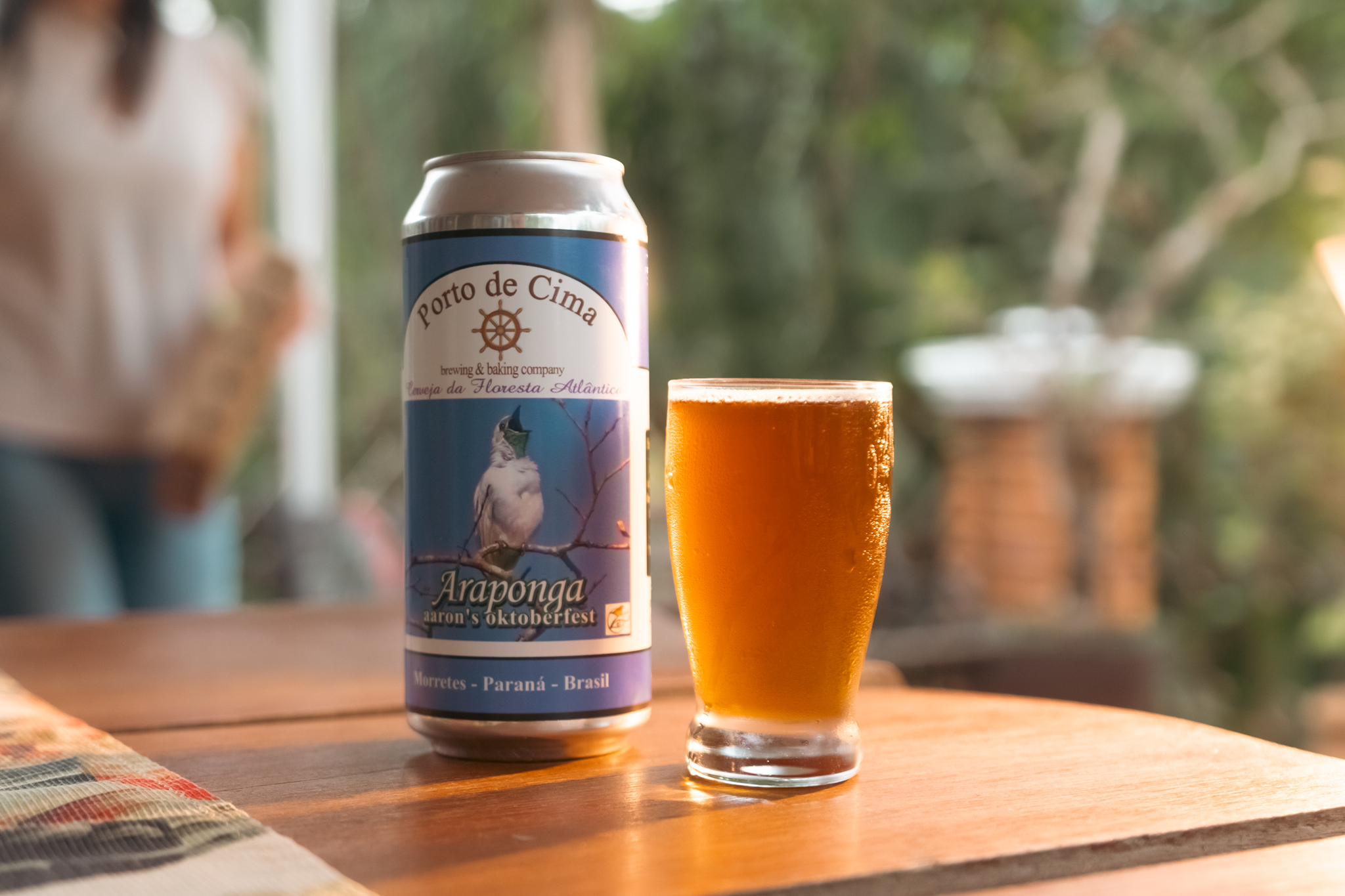 Nanocervejaria batiza rótulos das cervejas artesanais com pássaros encontrados no quintal da fábrica.