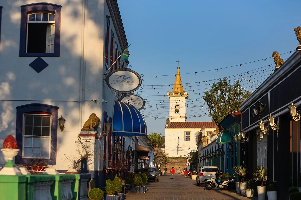 Pelo trem turístico da Serra do Mar, Morretes recebe em média 1,3 mil passageiros diariamente.
