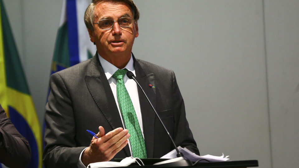 Lei sancionada por Tarcísio anula multa a Bolsonaro por não usar máscara na pandemia de Covid-19