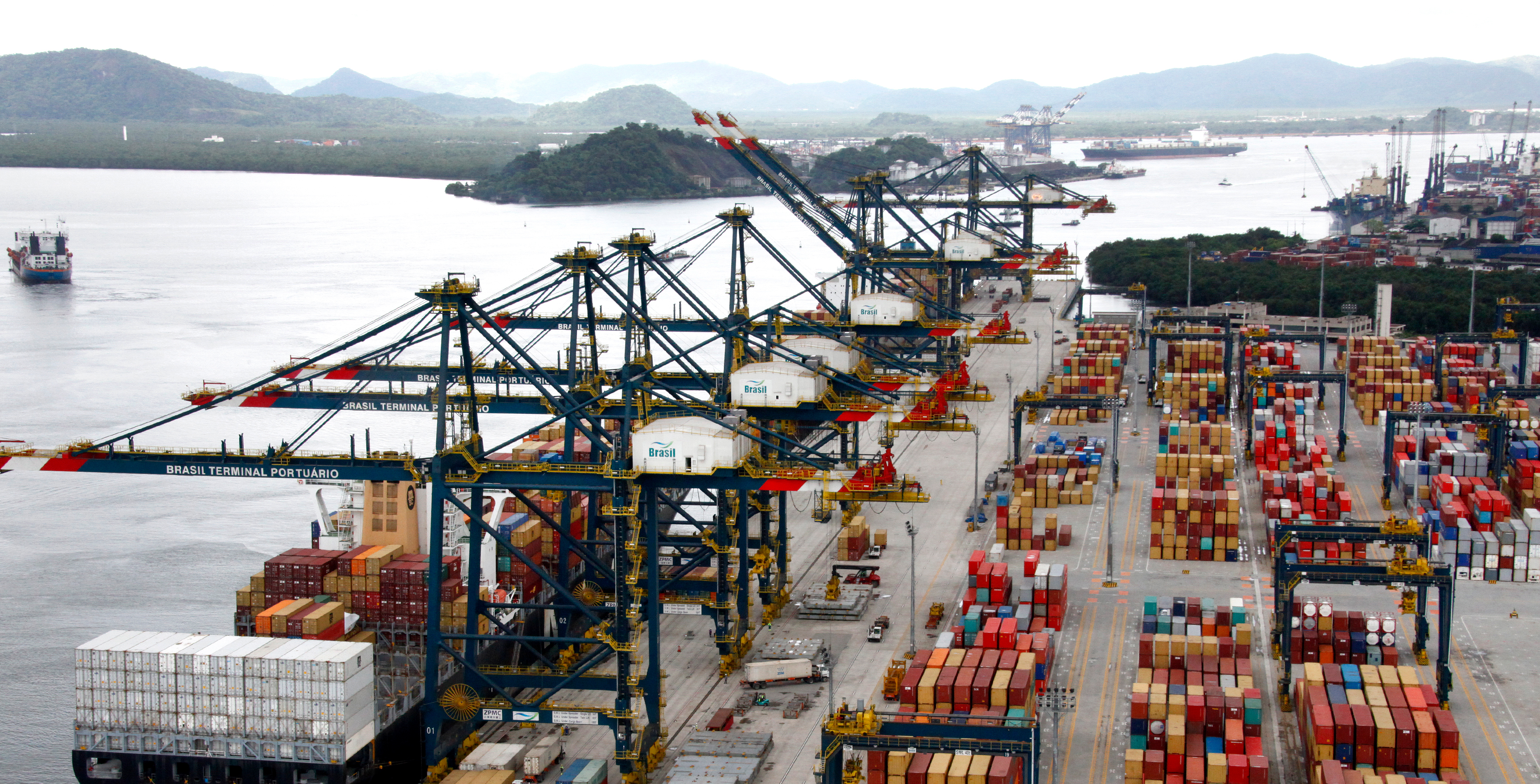 Insegurança política é obstáculo para investimento privado, apesar do interesse no setor infraestrutura.