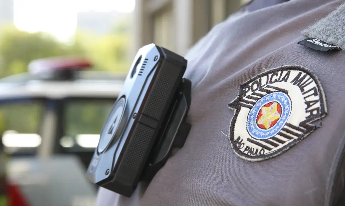 Câmeras corporais são mantidas por mais seis meses em São Paulo.