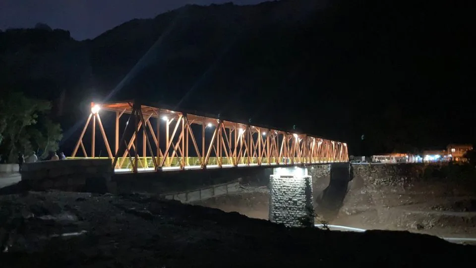 A ponte de ferro que liga as cidades de Nova Roma do Sul e Farroupilha foi construída em 138 dias, no Rio Grande do Sul.