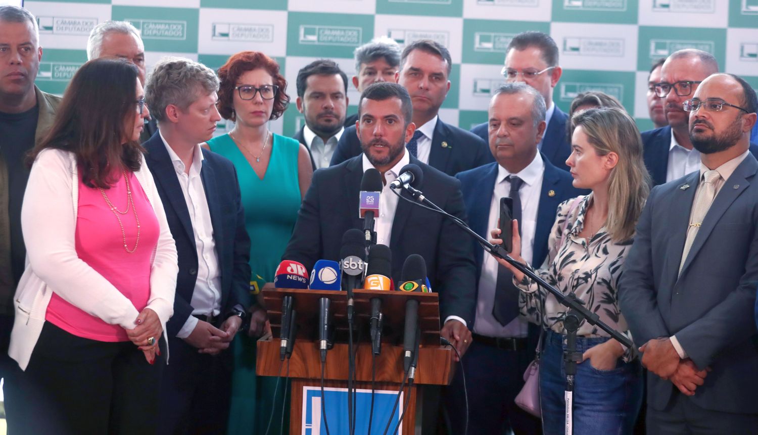 Parlamentares de oposição pedem impeachment de Lula após declarações contra Israel