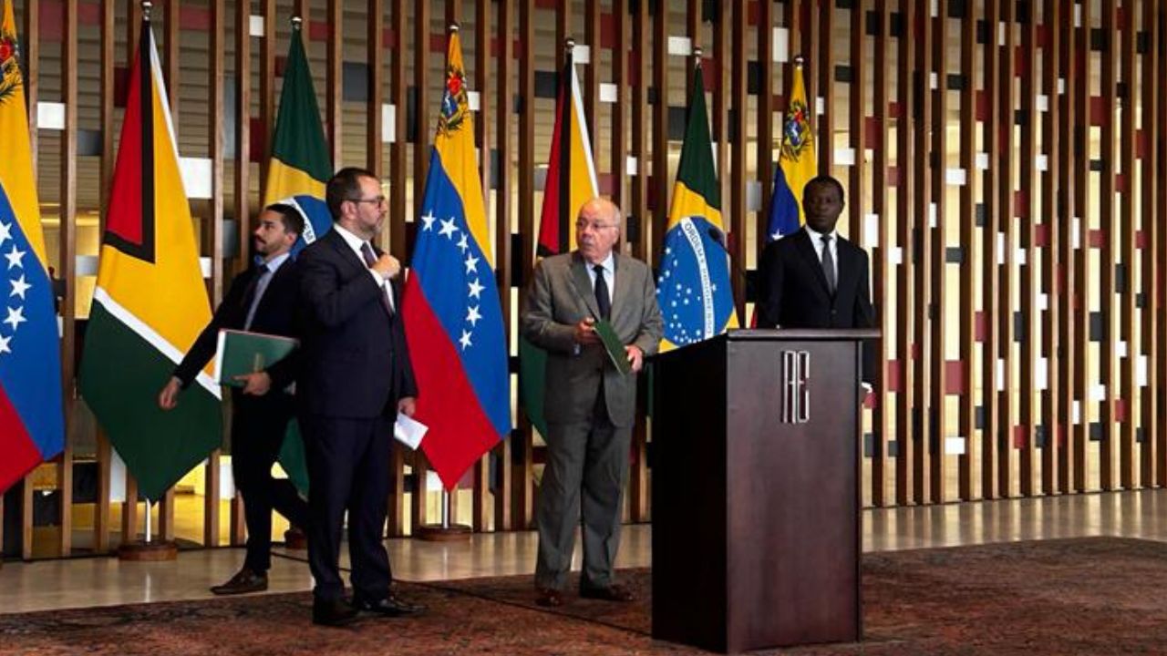 Os chanceleres da Guiana e Venezuela se encontraram com o chanceler brasileiro, Mauro Vieira, em Brasília