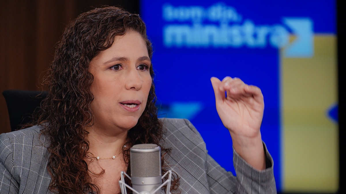 Ministra da Gestão, Esther Dweck, prefere discutir com os três poderes projetos separados que tratam do funcionalismo, em vez de uma Reforma Administrativa.