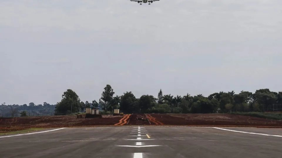 A obra de extensão da pista de voos em Foz do Iguaçu teve investimento de R$ 53,9 milhões.