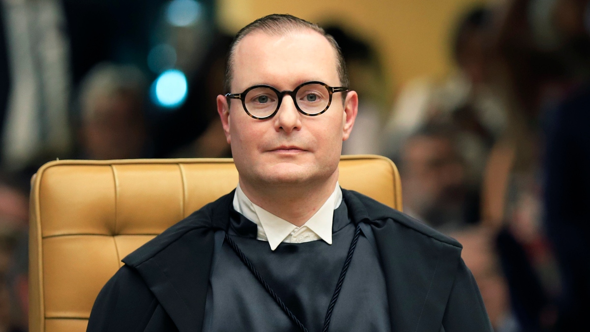 Decisão do ministro do STF ocorre em meio às investigações de um esquema de espionagem ilegal dentro da Abin.