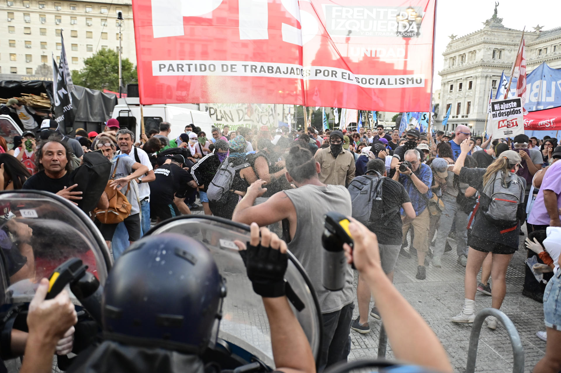 Restrição de manifestações com interrupção do trânsito gerou críticas da esquerda e do peronismo