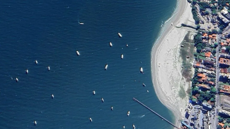 Faixa de areia aumentou após as intervenções em Canasvieiras (SC).