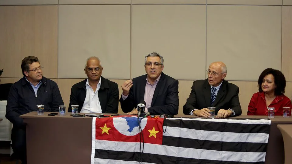 Alexandre Padilha, então candidato ao governo do estado de São Paulo pelo PT, com o candidato a vice, Nivaldo Santana, do PC do B, na campanha de 2014.