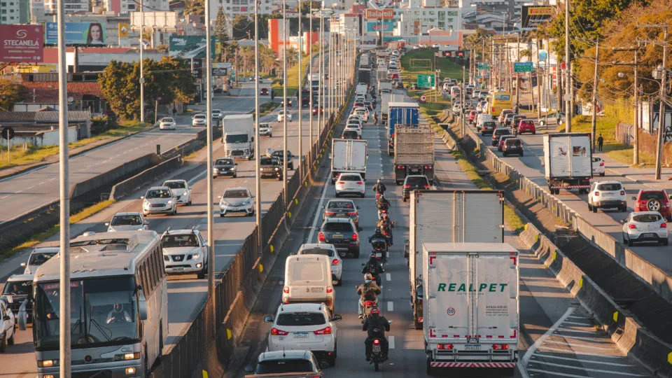 Metade dos recursos necessários para a infraestrutura precisa ser investido nas rodovias catarinenses, aponta estudo.