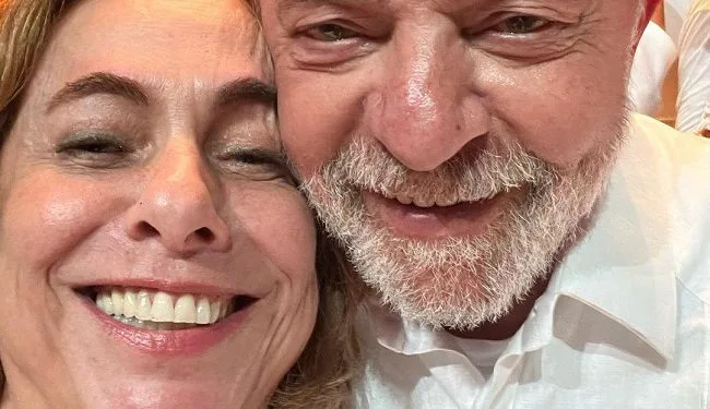 Cissa Guimarães com Lula na gravação de clipe usado durante a campanha de 2022.