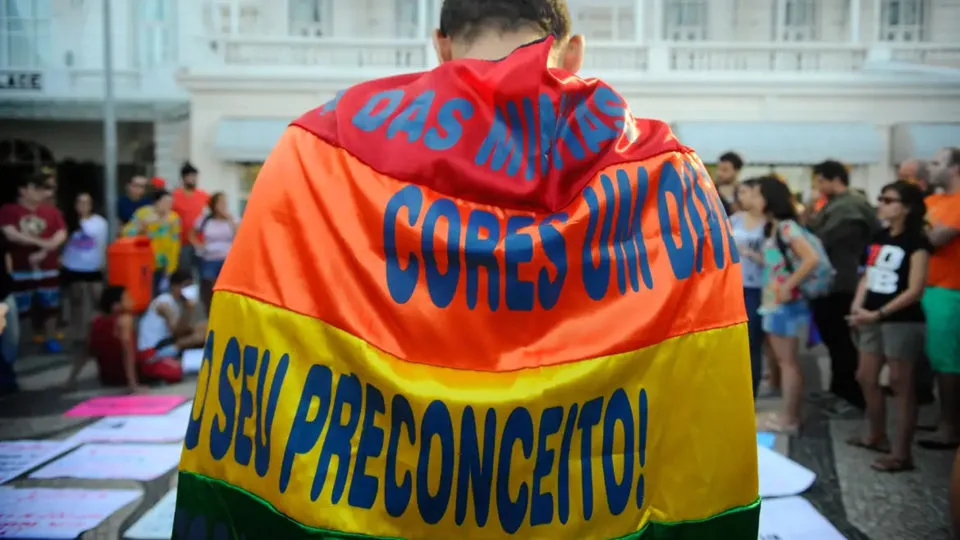 Medida foi determinada pela Justiça Federal em Curitiba em uma ação civil pública movida por entidades de defesa da diversidade sexual e de gênero.