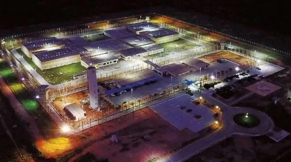 Presídio federal em Mossoró (RN), de onde dois presos ligados ao Comando Vermelho fugiram na madrugada de quarta (14).