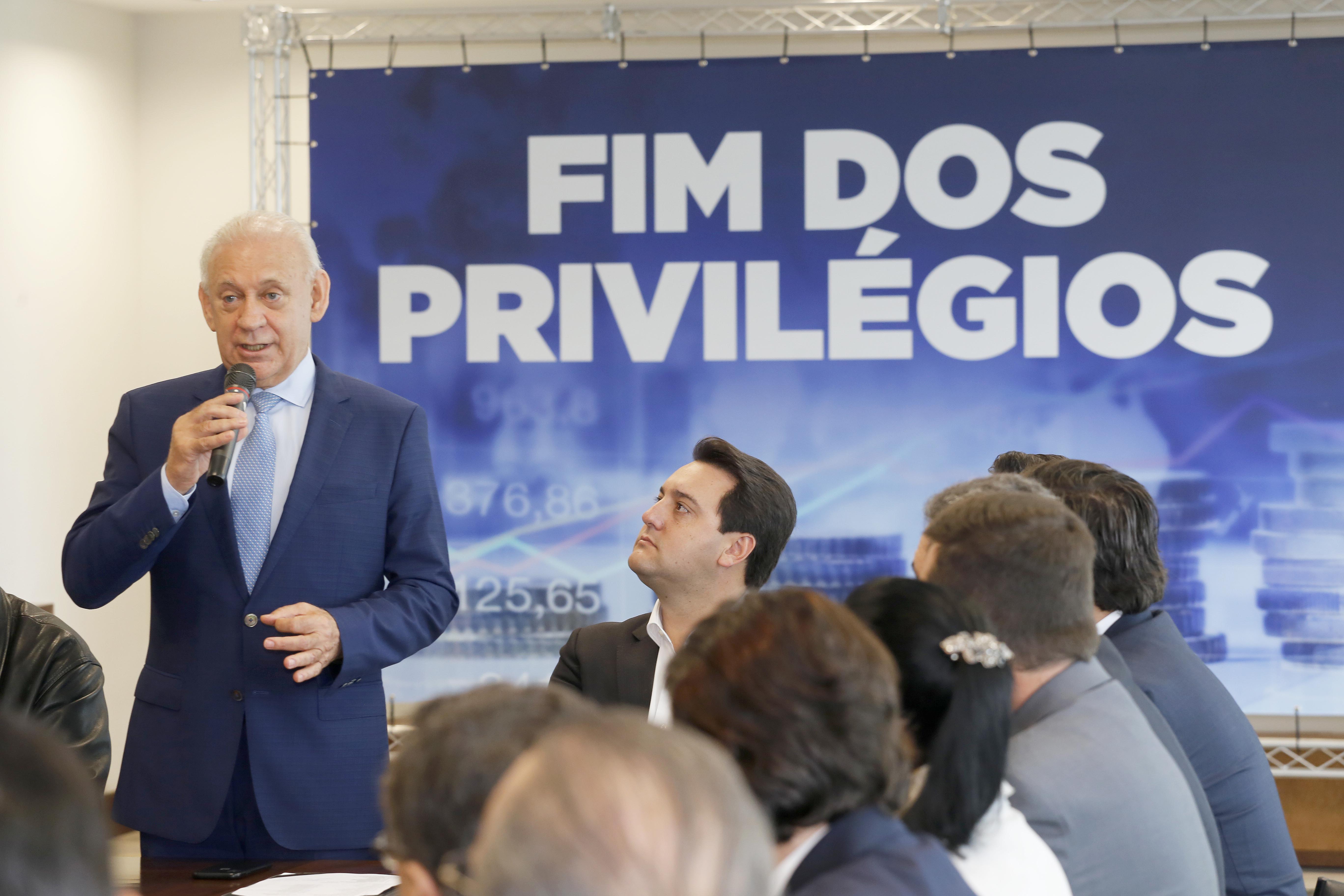 Aliado e filiado ao partido de Ratinho Jr., Traiano segue na presidência da Alep apesar do caso confirmado de corrupção.