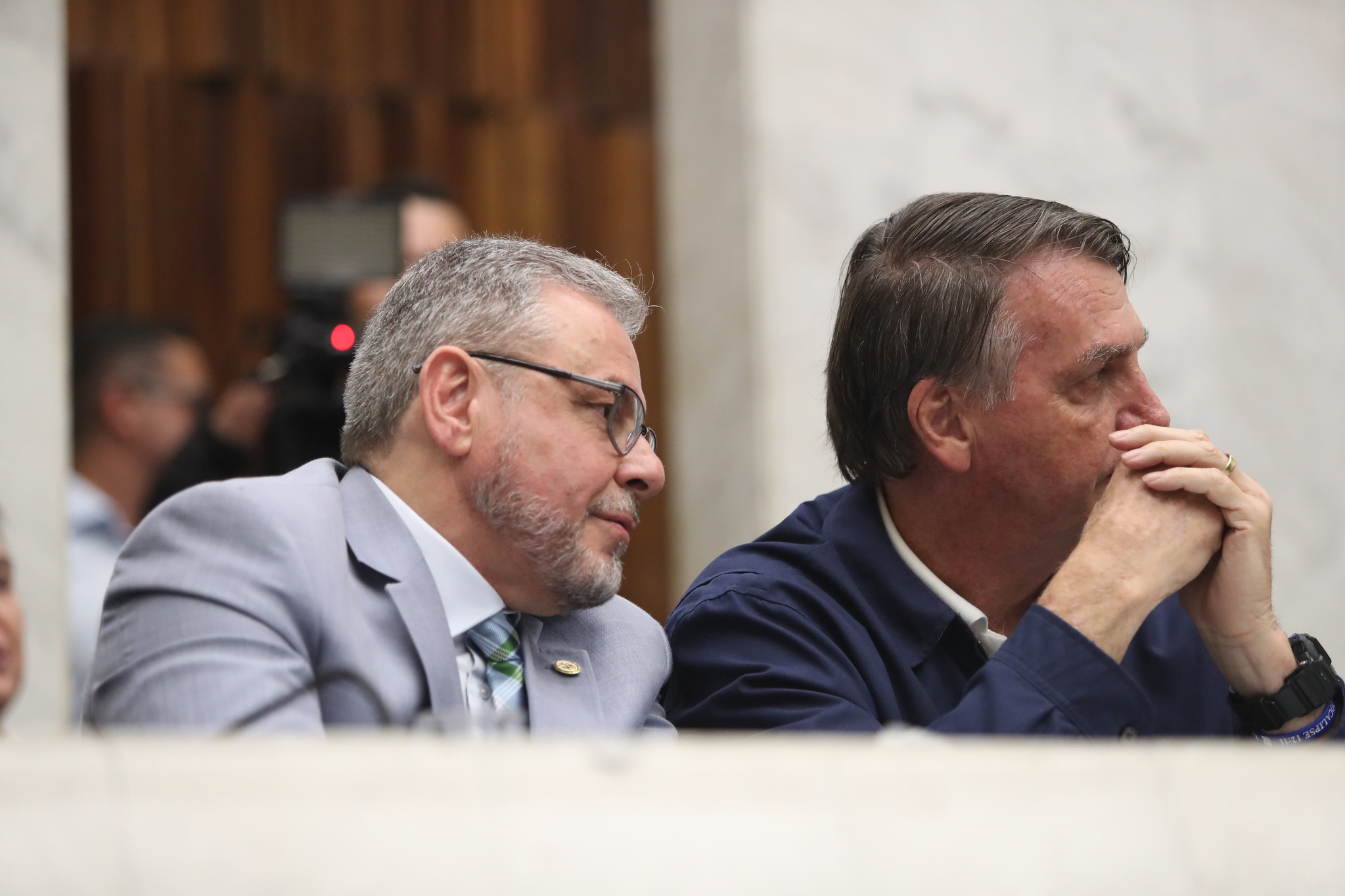 Ricardo Arruda (PL) aposta na cassação de Moro (União) e dobradinha com Paulo Martins (PL) para o Senado, com apoio do ex-presidente Bolsonaro.