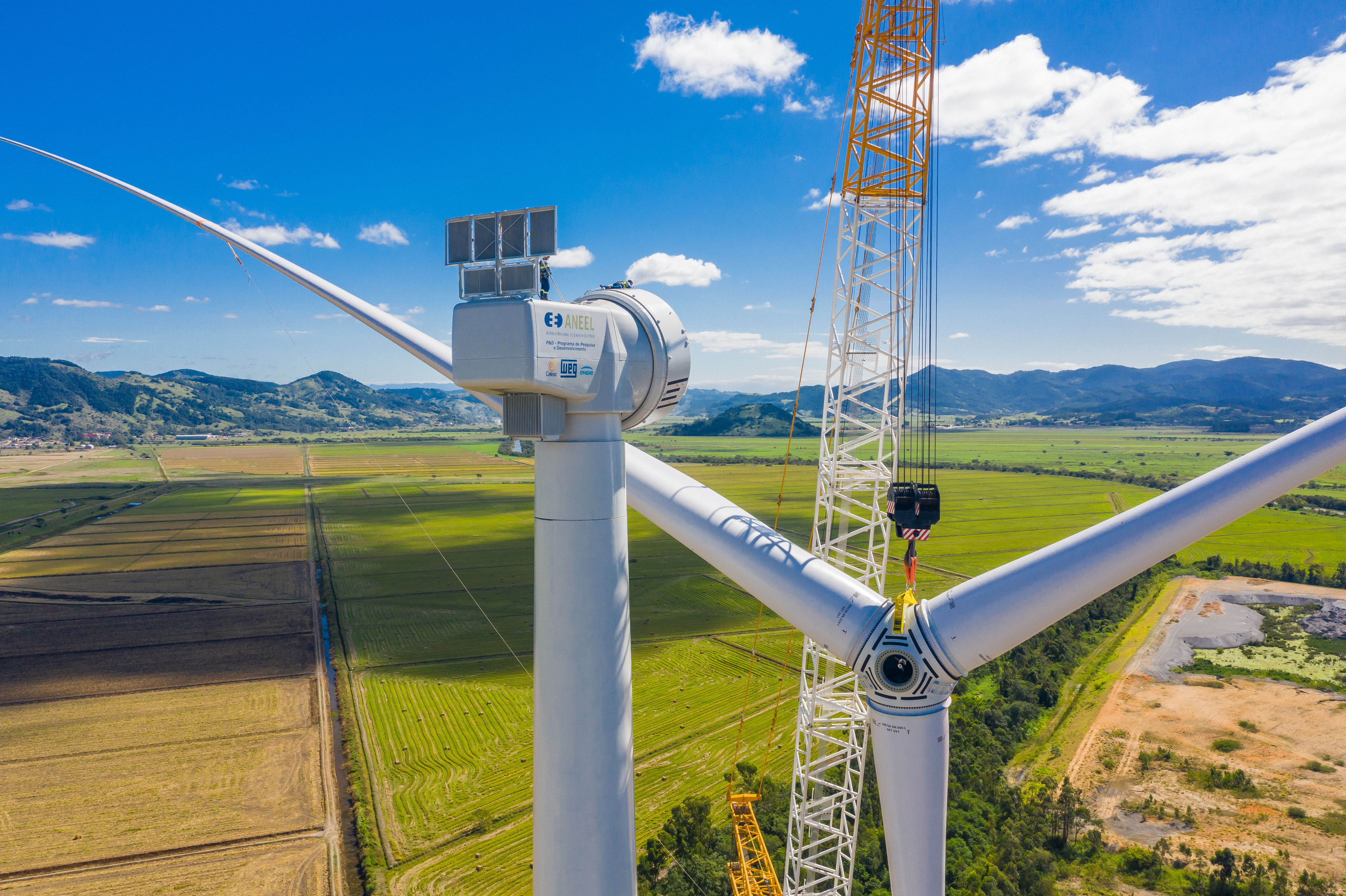 Empresa catarinense, WEG se destaca por desenvolver peças e equipamentos para produção de energia eólica.