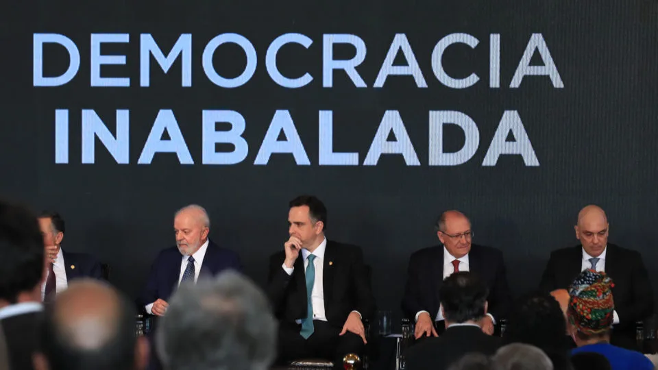 Evento Democracia Inabalada, em Brasília (DF), no dia 08 de janeiro de 2024: Lula, Alckmin, Rodrigo Pacheco ao lado dos ministros do STF Alexandre de Moraes e Luís Roberto Barroso