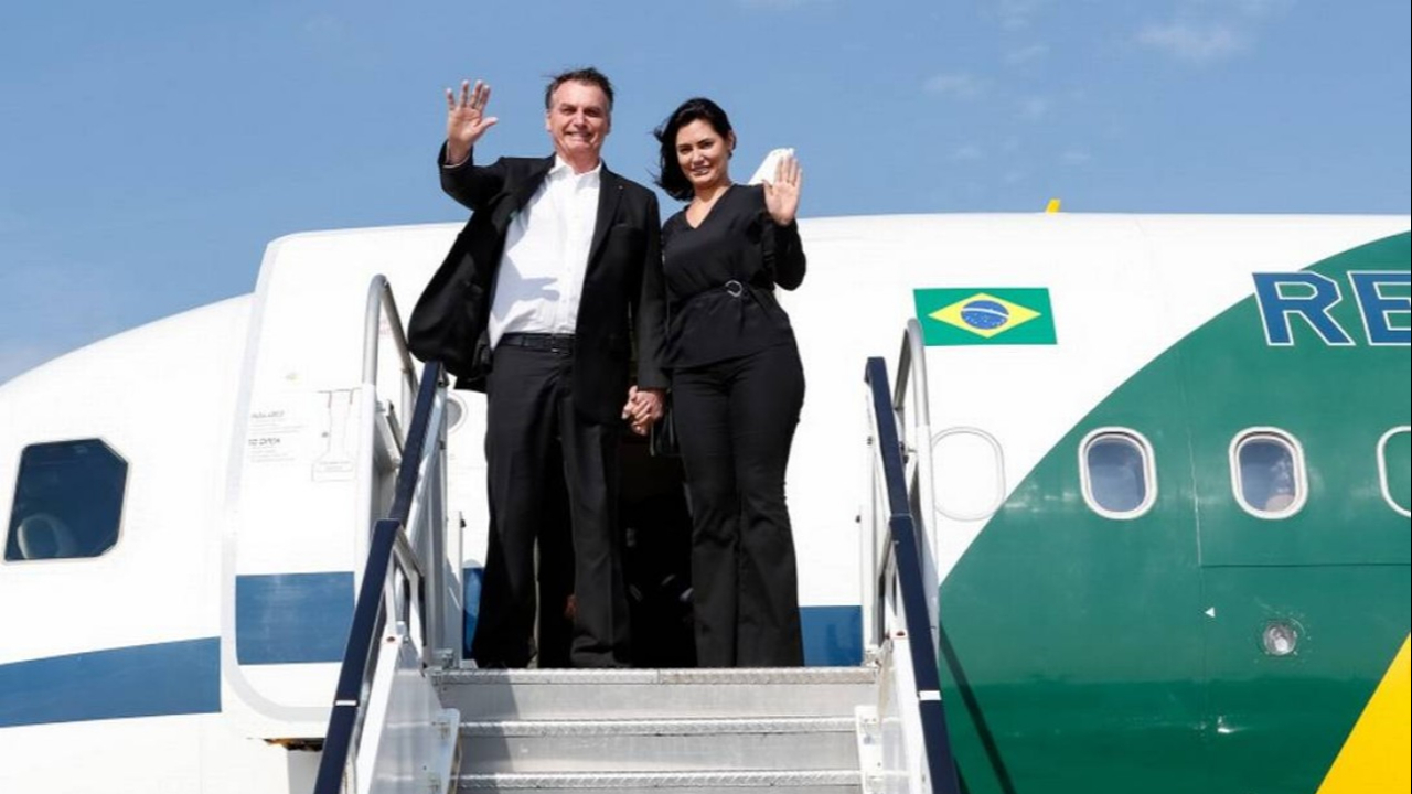 O então presidente Jair Bolsonaro (PL) com a então primeira-dama, Michelle Bolsonaro.