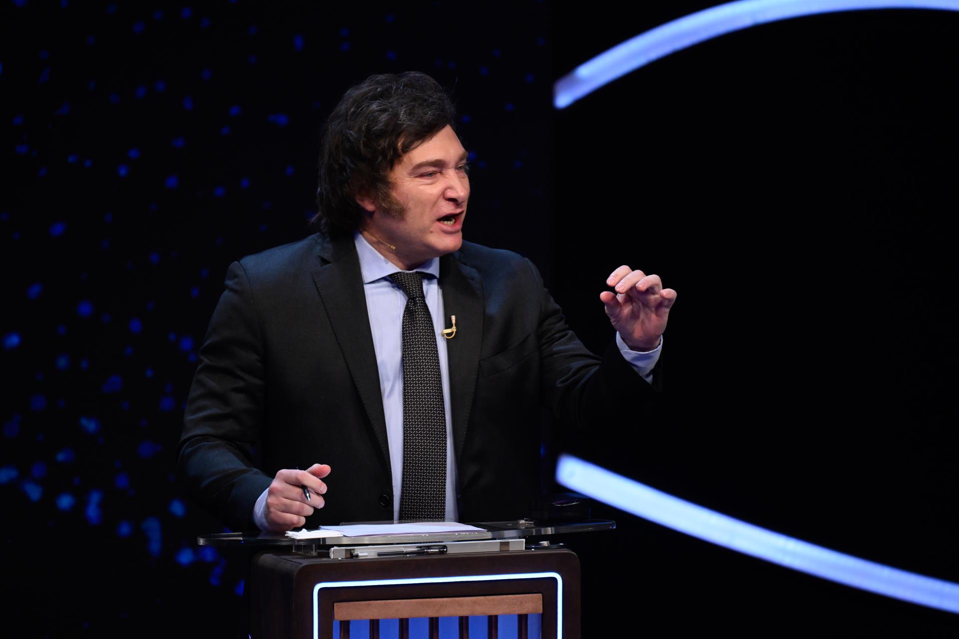 Javier Milei durante debate presidencial em Buenos Aires no dia 12 de novembro de 2023: promessa de implantar sistema de vouchers na Argentina