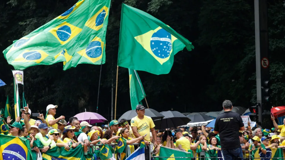 Manifestantes participam de ato de apoio a Jair Bolsonaro em São Paulo