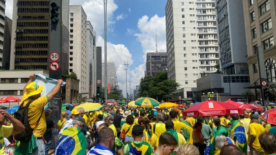Manifestantes se concentram na avenida Paulista em ato em apoio ao ex-presidente Jair Bolsonaro (PL)