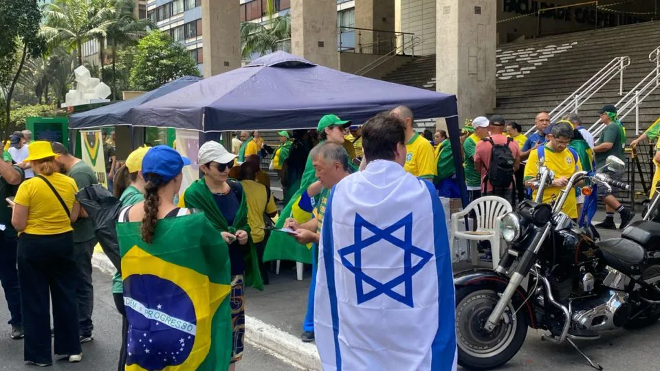 Manifestantes se concentram na avenida Paulista em ato em apoio ao ex-presidente Jair Bolsonaro (PL)